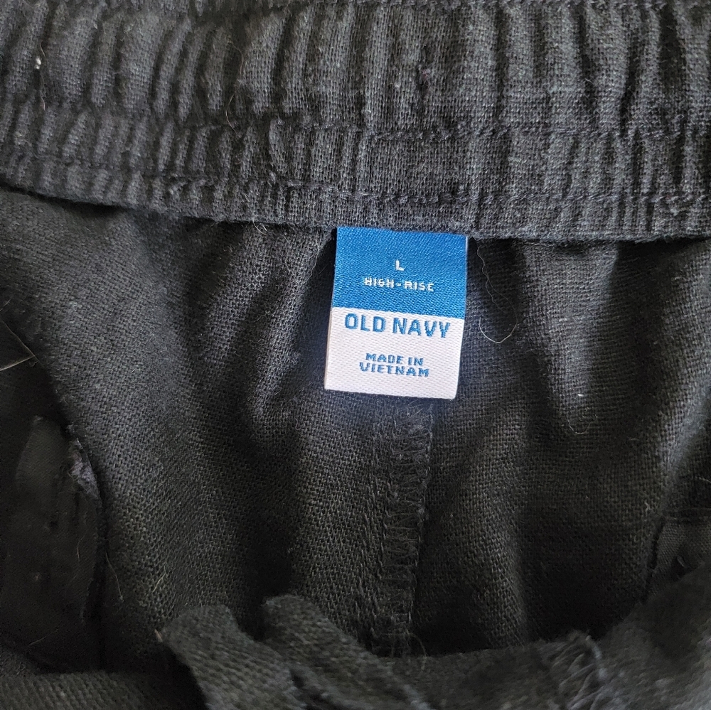 Old Navy Black Relaxed Shorts - Picture 3 of 7